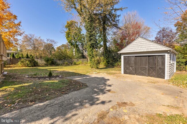 Building Photo - 4201 Bradley Ln