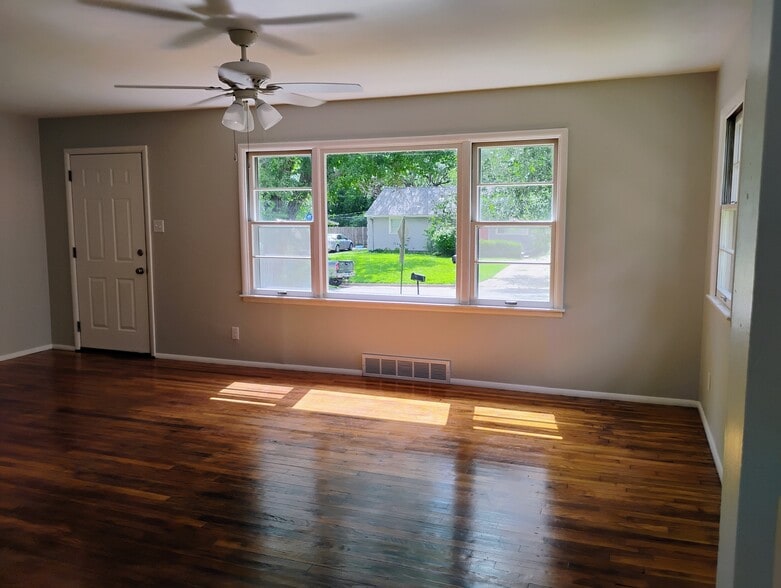 Living Room - 1312 SW Glendale Dr