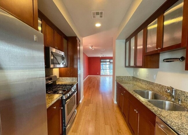 Building Photo - 32 Glashaus Loop