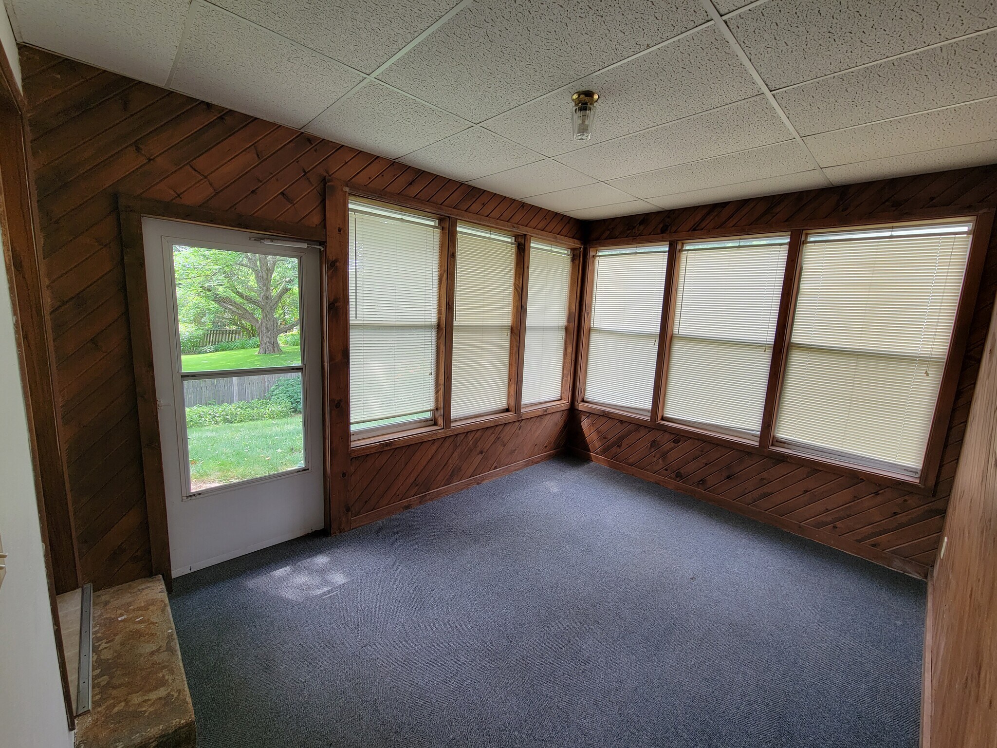 Building Photo - 1049 S Imperial Dr
