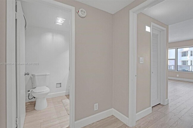 Building Photo - 3700 Galt Ocean Dr