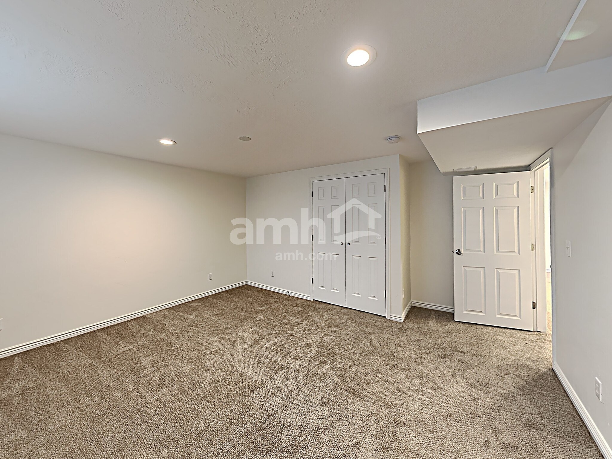 Building Photo - 10454 Sugarloaf Dr