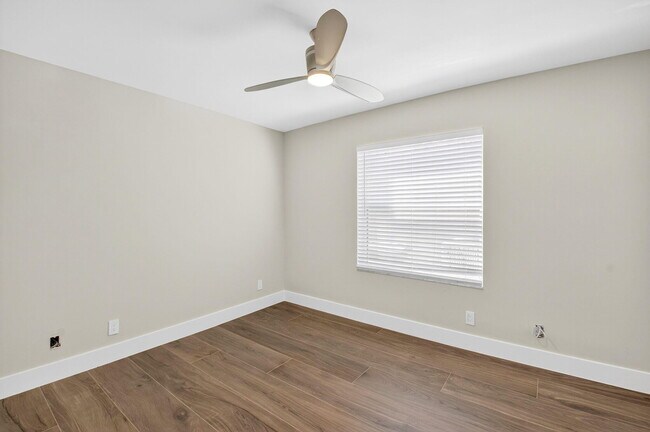 Building Photo - 7306 Spinnaker Bay Dr