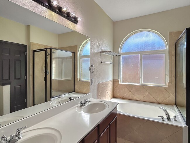 Building Photo - One-Story Home with Office in Bridlewood P...