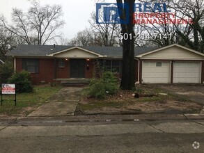 Building Photo - 5109 N Cedar St