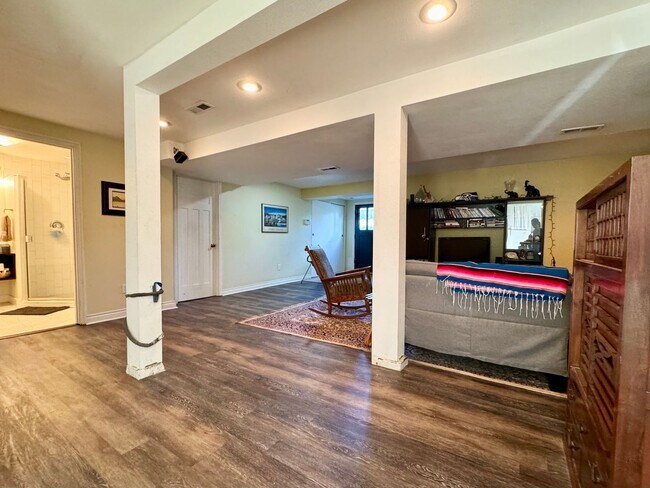 Building Photo - View Ridge Home