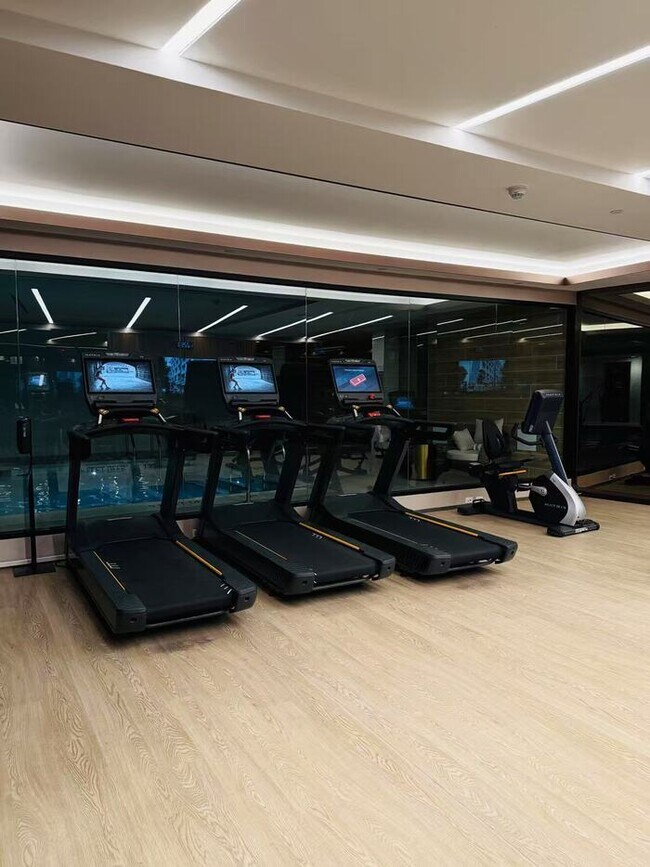 Building Photo - 35-32 Leavitt St