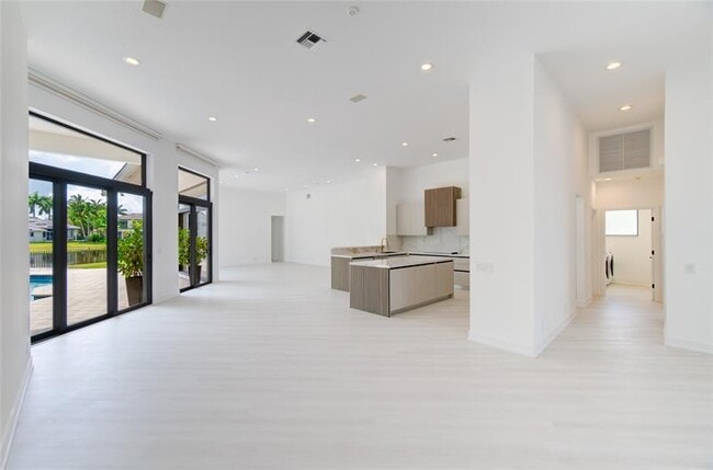Building Photo - 2550 Jardin Terrace
