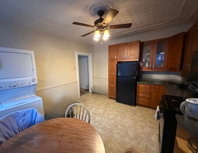 Building Photo - 1911 Jane St