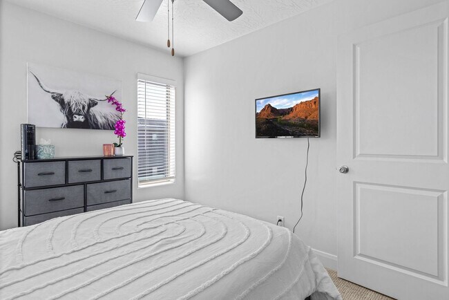 Building Photo - 350 W Old Hwy