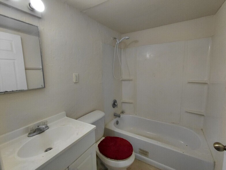 Building Photo - 2170-2172 Davis Court