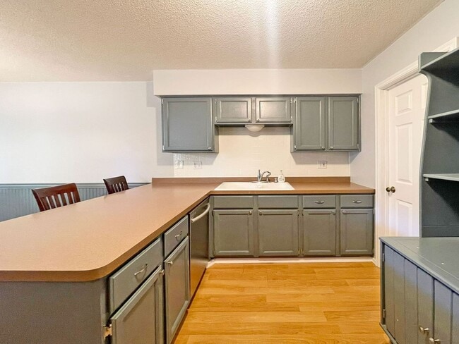 Building Photo - Newly Remodeled 3 Bedroom 2-Story Townhome...
