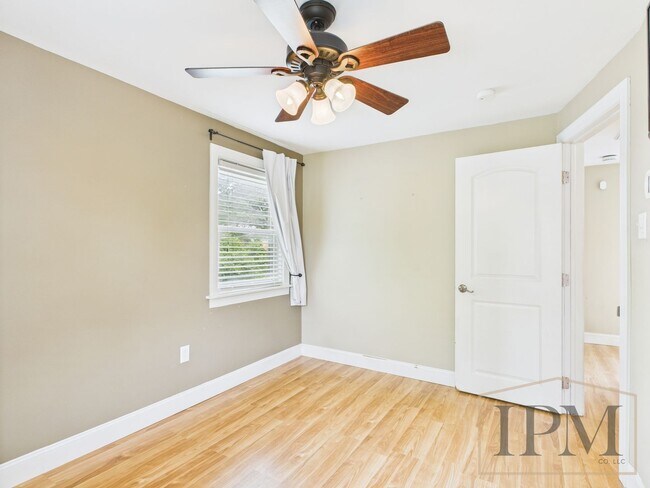 Building Photo - Available Now - Spacious 3-bedroom Home Lo...