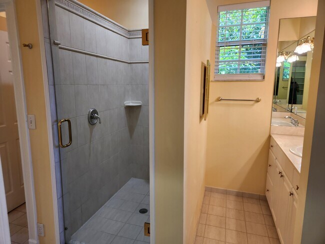 Building Photo - 17885 Fieldbrook Cir E
