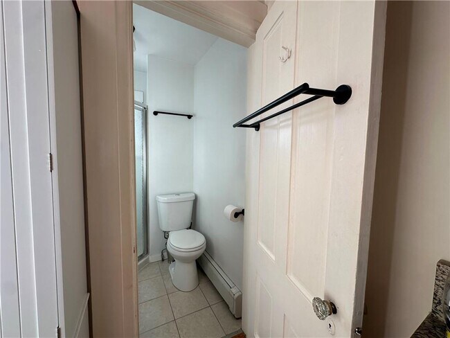 Building Photo - 5 Record St