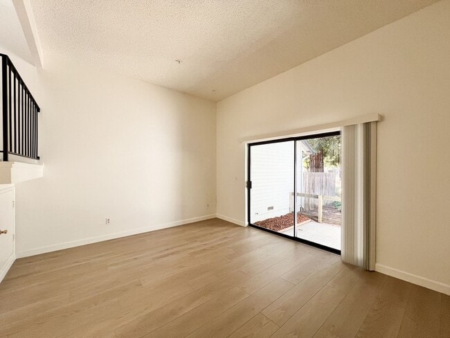 Building Photo - Spacious 2 Bed/2.5 Bath Napa Condo in Peac...