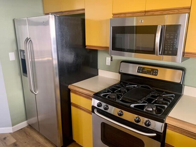 Building Photo - Lovely Carlsbad Home in the Gated Community of Harbor Point