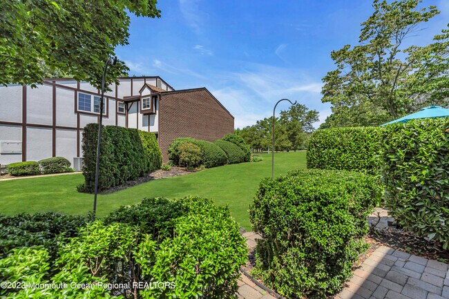 Building Photo - 15 Linden Dr