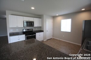 Building Photo - 10534 Legacy Cv