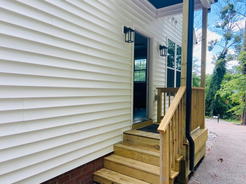 Porch - 900 Adams Rd