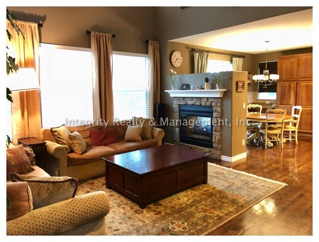 Building Photo - 4 Bed/5 Bath, 4,219 Sqft -11089 Canyonbroo...