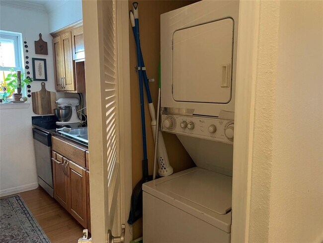 Building Photo - 900 S Lamar Blvd