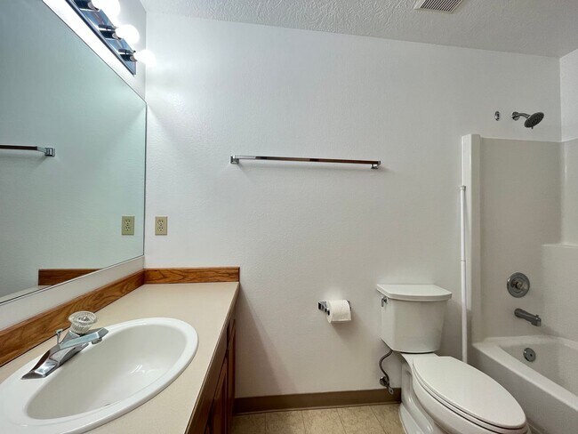 Building Photo - 5211 S Smith Ct