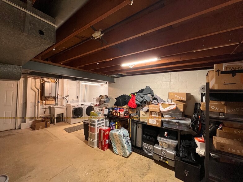 Building Photo - 8612 Yardley Dr