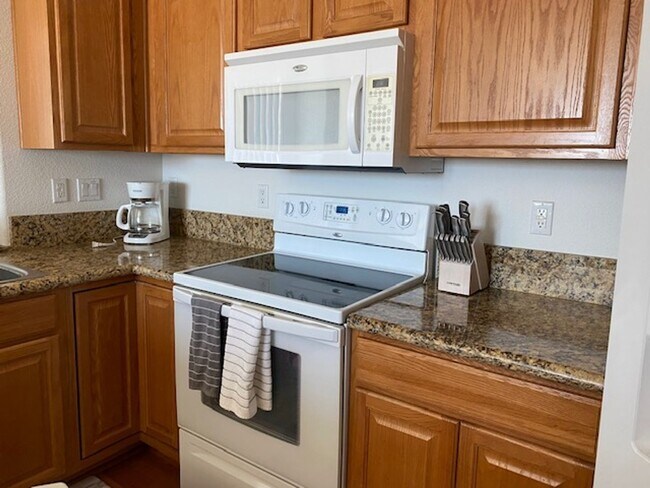 Building Photo - 3 BR + Bonus, Fully furnished, Includes Ut...