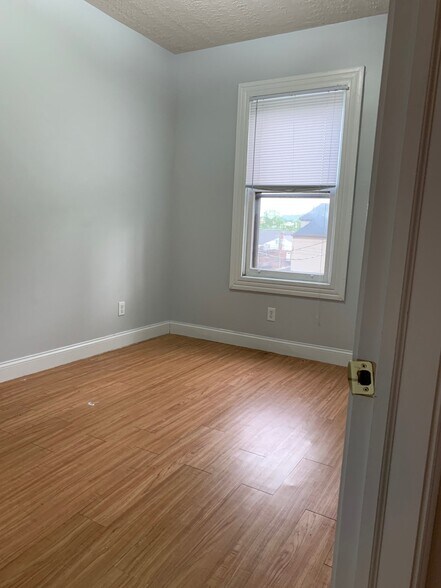 Building Photo - 2372 Harper Ave