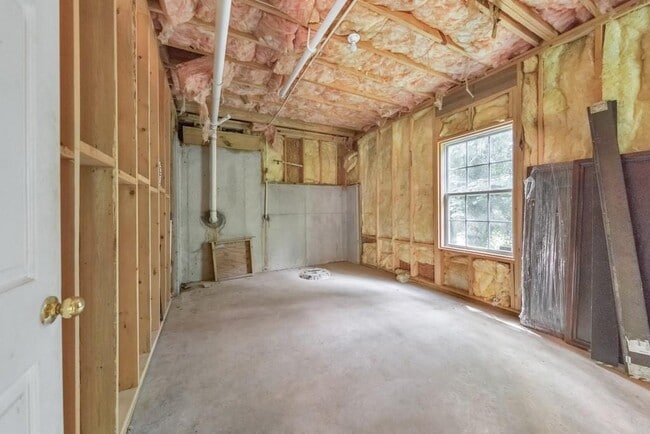 Building Photo - 1086 South Gordon Rd SW