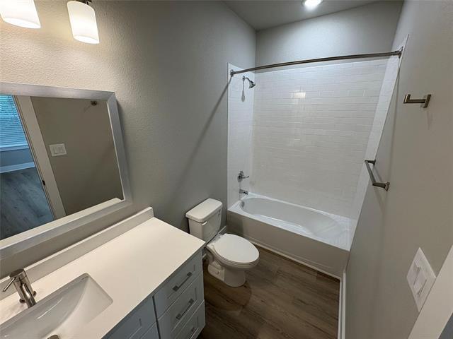 Building Photo - 422 S Lillian