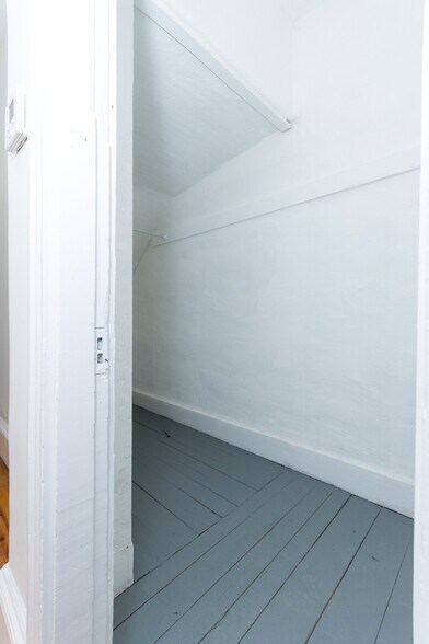 Building Photo - 25 Oakwood St