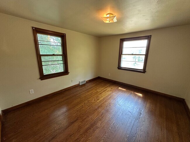 Building Photo - 26 W Boston Ave