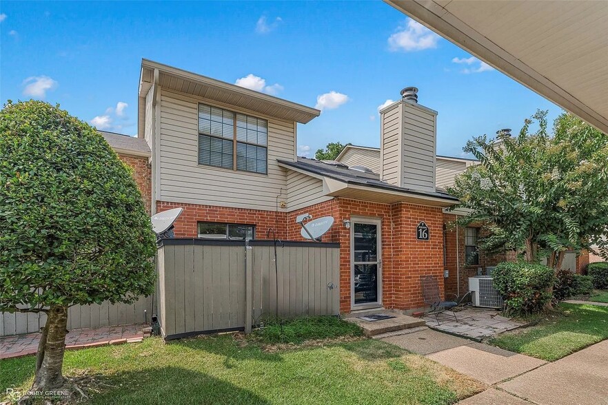 Building Photo - 3636 Greenacres Blvd