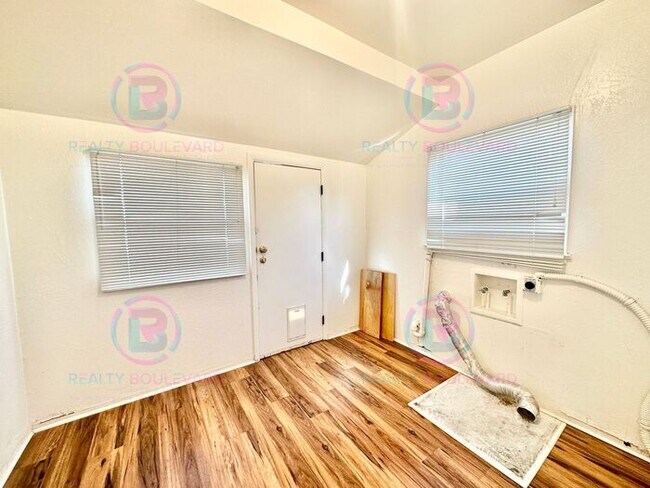 Building Photo - Charming 2-bedroom, 1-bathroom house near the Truckee river