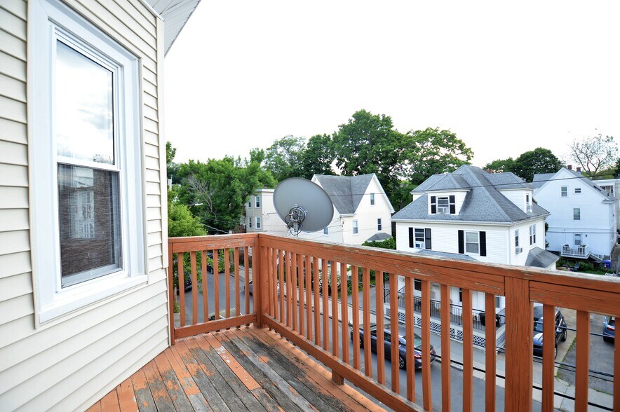 Building Photo - 39 Montfern Ave