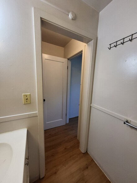 Building Photo - 302 1st Ave