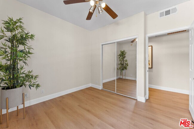 Building Photo - 3603 Dunn Dr