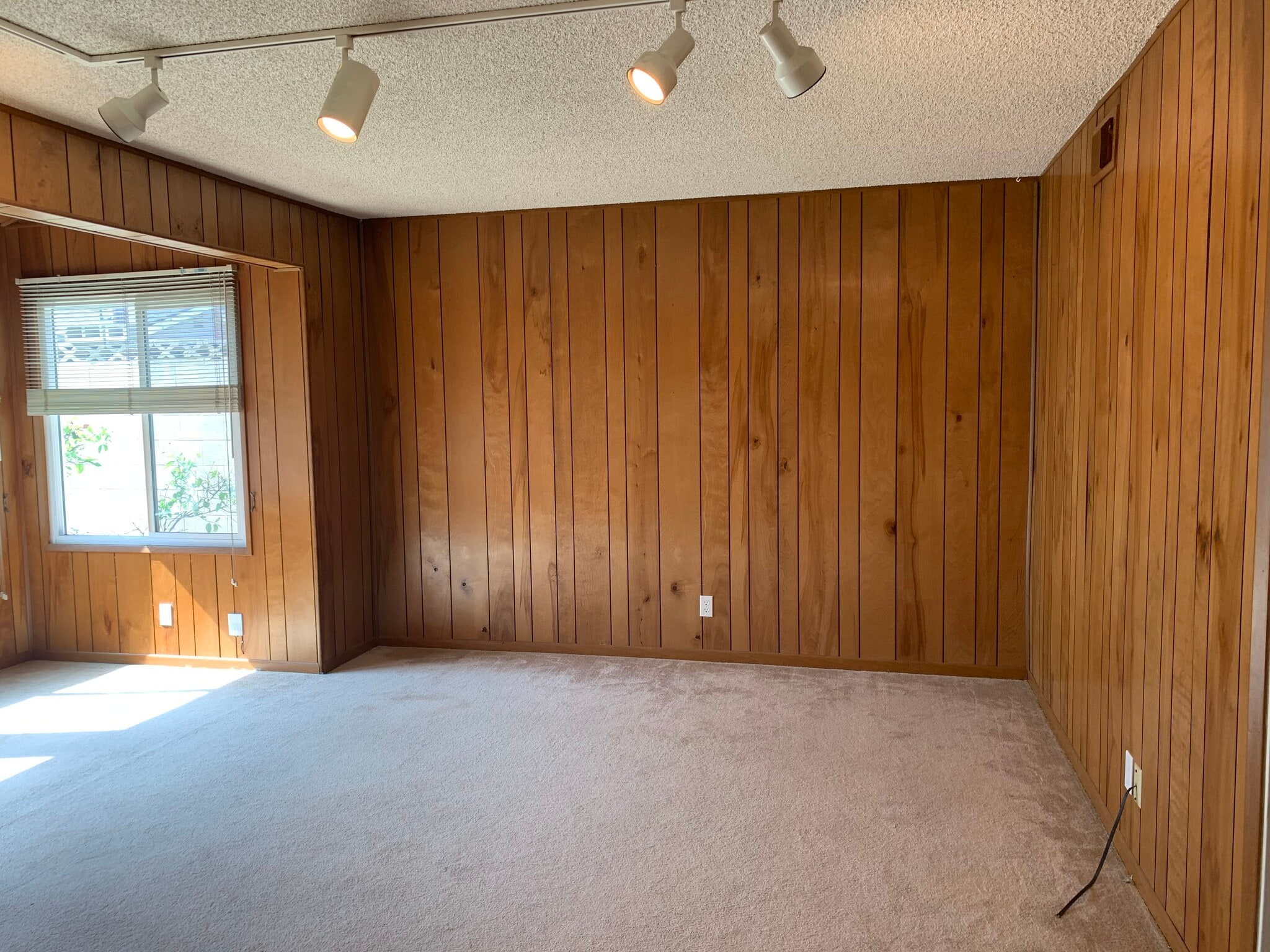 Building Photo - 2122 W 183rd St