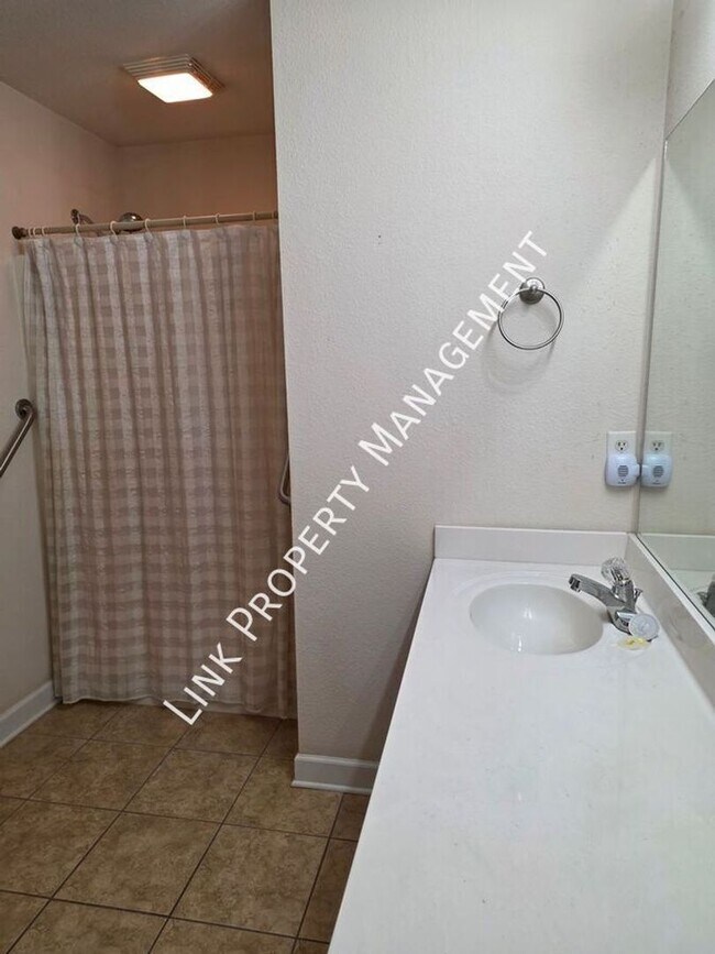 Building Photo - Beautiful 2 bedroom 2 full bath Condo near Missionary Ridge with garage, washer and dryer and gas...