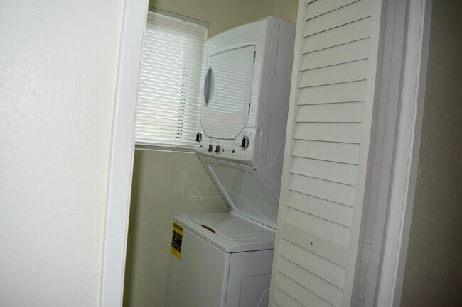 Building Photo - 81840 Ave Del Mar