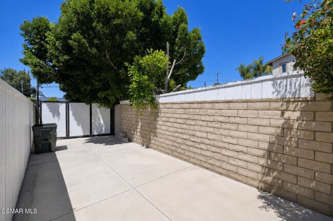 Building Photo - 526 Houston Dr