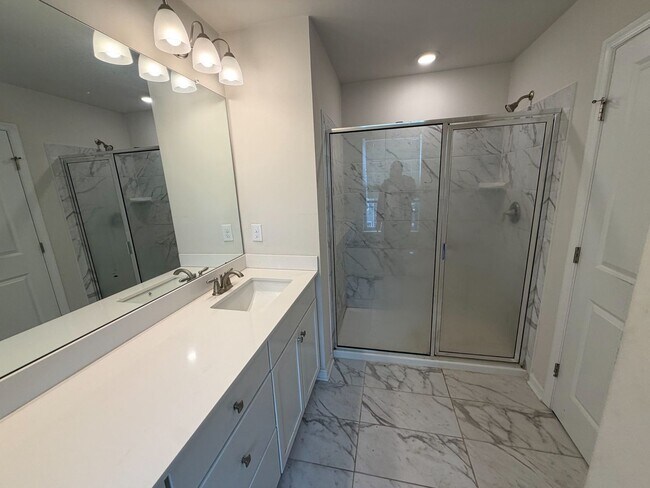 Building Photo - 4-Bedroom Townhouse in Jackson