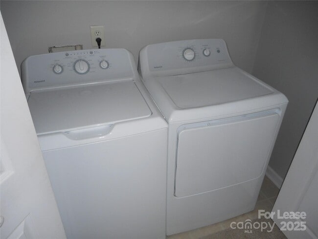 Building Photo - 3804 York Aly