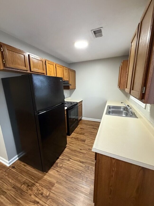 Building Photo - 302 McDougal Ave
