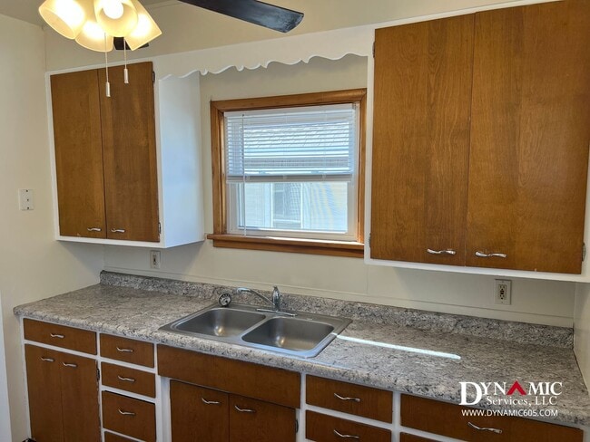 Building Photo - Updated 4+ Bedroom, 2 Bathroom House with Garage and Fenced Backyard