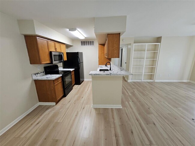 Building Photo - 12955 Woodforest Blvd