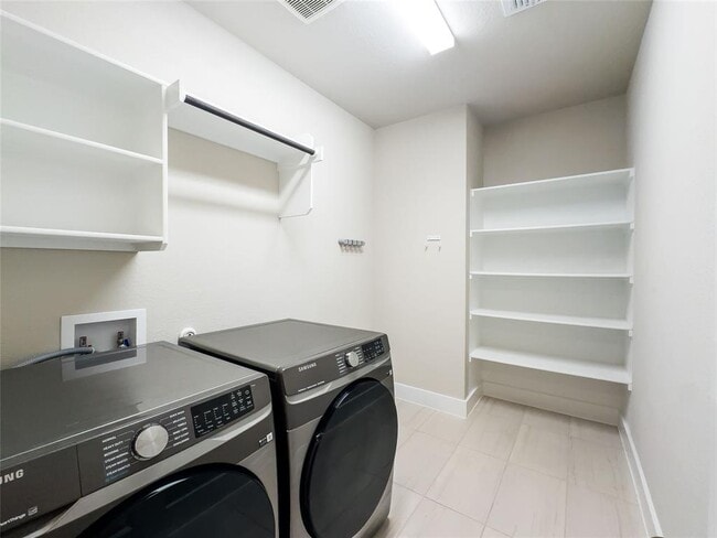 Building Photo - 337 Alicante Ln