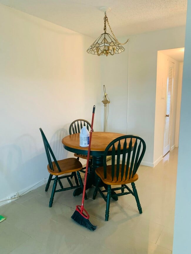 Building Photo - 7 Suffolk A